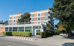 B2 Resort Boutique And Budget Hotel